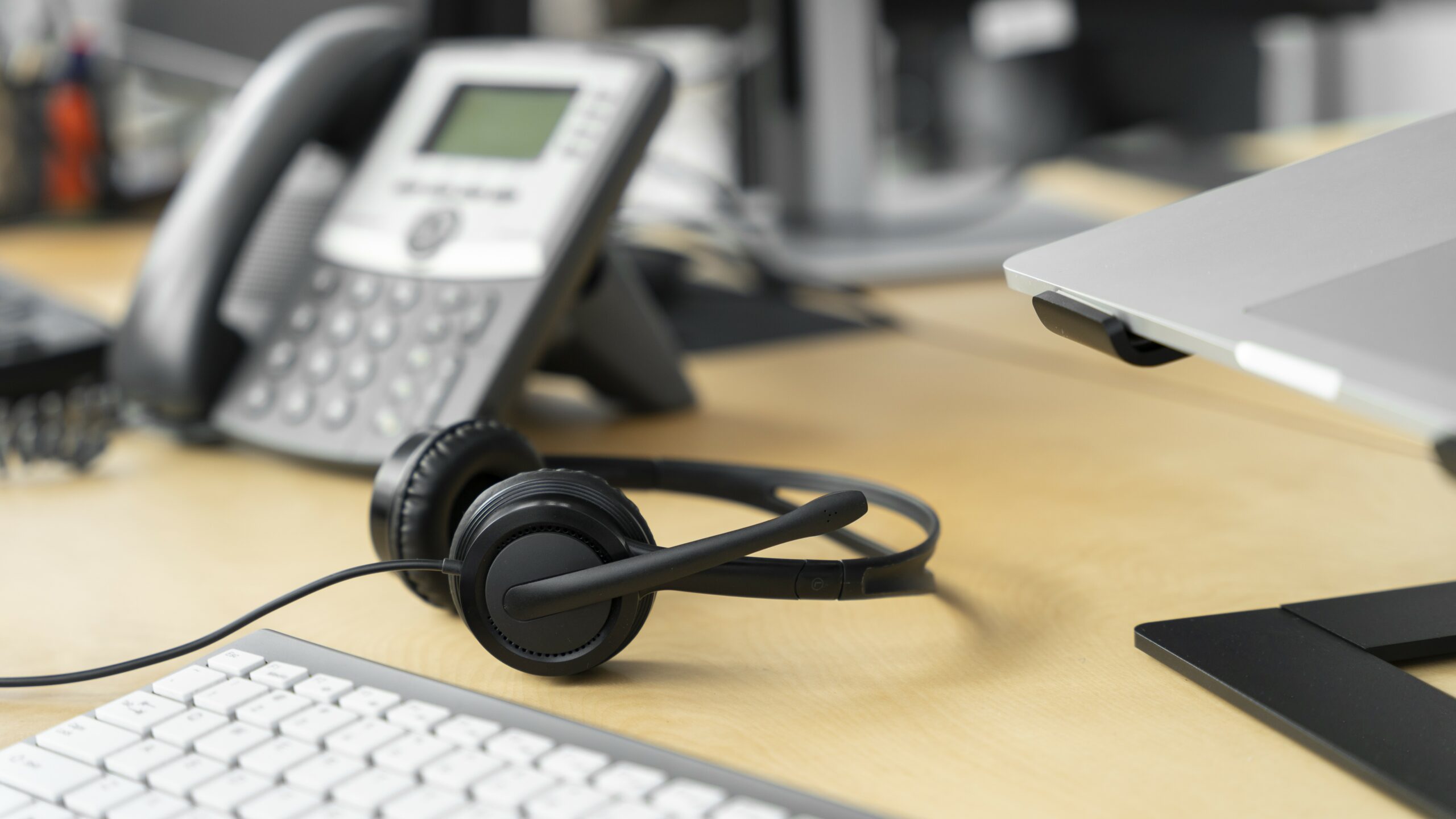 close-up-person-working-call-center